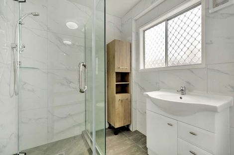 Photo of property in 2/42 Sheridan Drive, New Lynn, Auckland, 0600