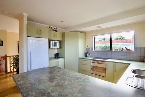 Photo of property in 2/48 Becroft Drive, Forrest Hill, Auckland, 0620
