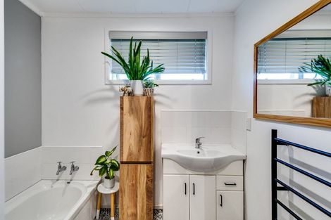 Photo of property in 25 Tauroa Road, Havelock North, 4130