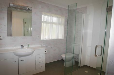 Photo of property in 9 Greenaway Road, Waikanae, 5036