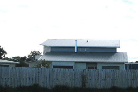 Photo of property in 10 Karaka Street, Otaki Beach, Otaki, 5512