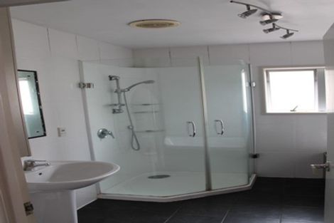 Photo of property in 92 Shakespeare Road, Milford, Auckland, 0620