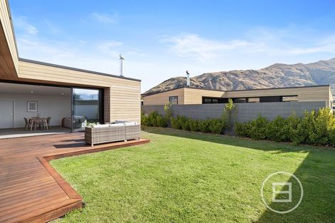 Photo of property in 4 Stackbrae Avenue, Wanaka, 9305