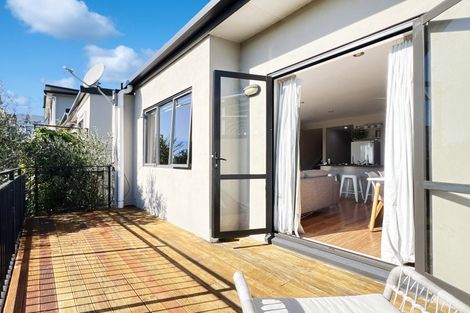 Photo of property in 5/12 Schnapper Rock Road, Schnapper Rock, Auckland, 0632