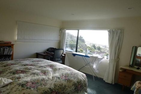 Photo of property in 5 Bishops Glen, Tawa, Wellington, 5028
