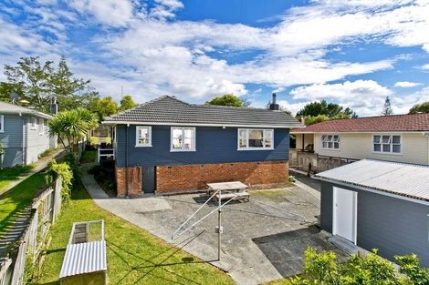 Photo of property in 13 Bruce Road, Glenfield, Auckland, 0629