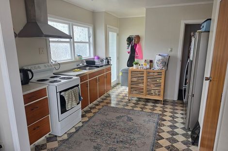 Photo of property in 3 Merritt Way, Newlands, Wellington, 6037