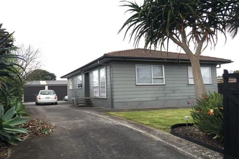 Photo of property in 44 Beach Road, Te Atatu Peninsula, Auckland, 0610