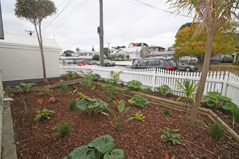 Photo of property in 47 Gilbert Street, New Plymouth, 4310