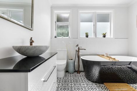 Photo of property in 16 Waru Street, Khandallah, Wellington, 6035