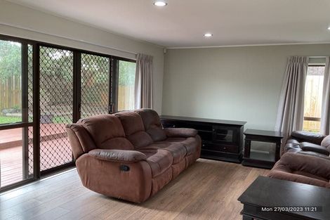 Photo of property in 2/67 Aviemore Drive, Highland Park, Auckland, 2010