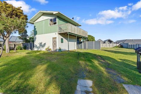 Photo of property in 20 Eruini Street, Waikanae Beach, Waikanae, 5036