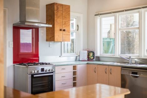 Photo of property in 104 Nicholson Road, Khandallah, Wellington, 6035