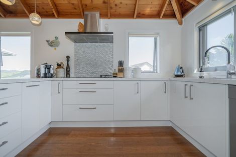 Photo of property in 111 Centennial Drive, Whitianga, 3510