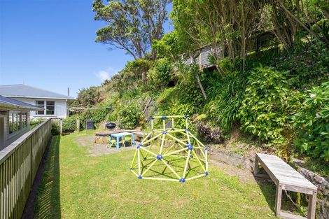 Photo of property in 102 Ruskin Road, Newlands, Wellington, 6037