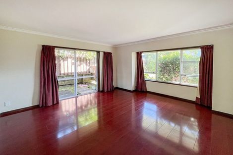 Photo of property in 11 Ravenstone Place, Chatswood, Auckland, 0626