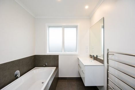 Photo of property in 53 Atlantic Drive, Fitzherbert, Palmerston North, 4410