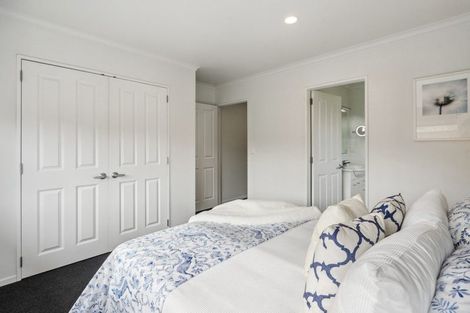 Photo of property in 41 King Charles Drive, Kingsley Heights, Upper Hutt, 5018