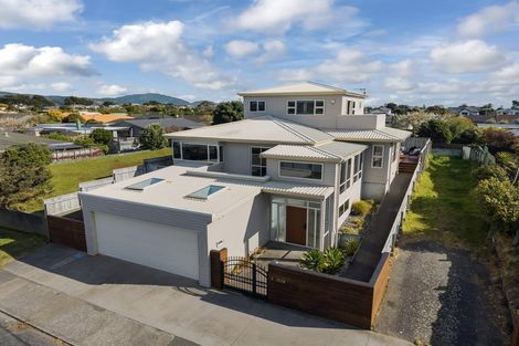 Photo of property in 6 Mahana Road, Paraparaumu Beach, Paraparaumu, 5032