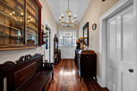 Photo of property in 194 High Street, Eltham, 4322