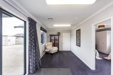 Photo of property in 37 Chestnut Close, Kelvin Grove, Palmerston North, 4414