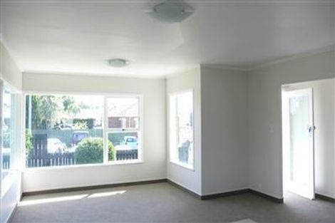 Photo of property in 1/1 Waratah Street, Birkenhead, Auckland, 0626