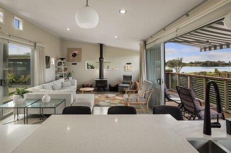 Photo of property in 32 Roretana Drive, Athenree, Waihi Beach, 3177