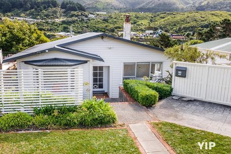 Photo of property in 21 Handyside Street, Tawa, Wellington, 5028