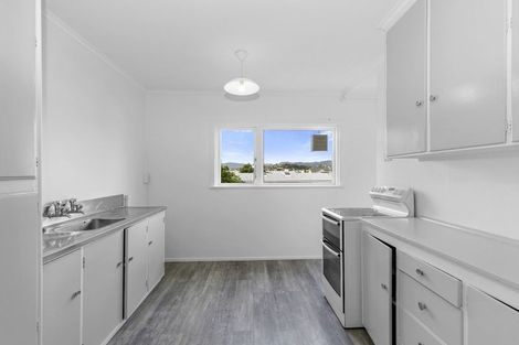 Photo of property in 87 Queens Drive, Lyall Bay, Wellington, 6022