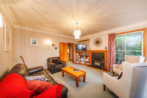 Photo of property in 30 Saint Albans Avenue, Hokowhitu, Palmerston North, 4410