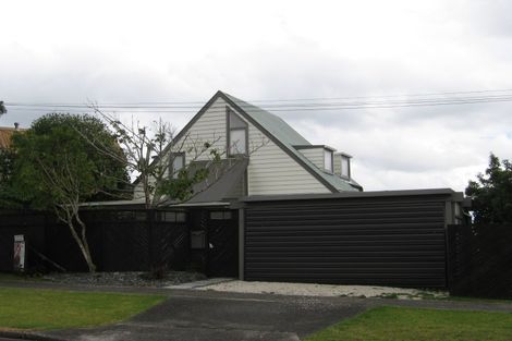 Photo of property in 1/33 Beach Haven Road, Beach Haven, Auckland, 0626