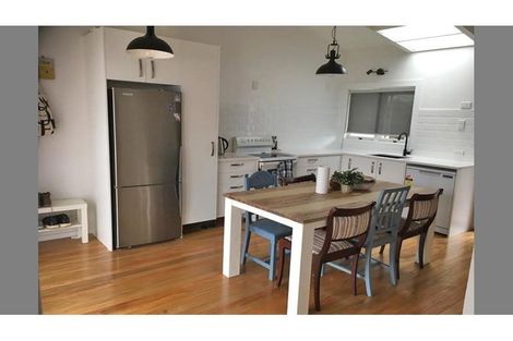 Photo of property in 2/199 Titirangi Road, Titirangi, Auckland, 0604