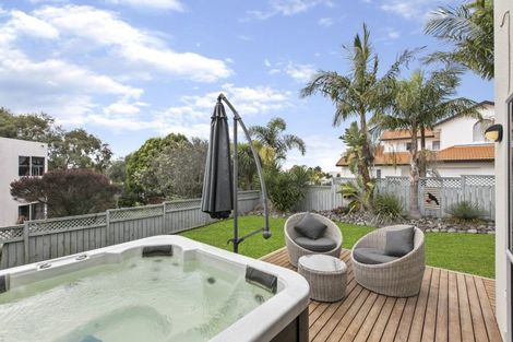 Photo of property in 62 Lagoon Way, West Harbour, Auckland, 0618