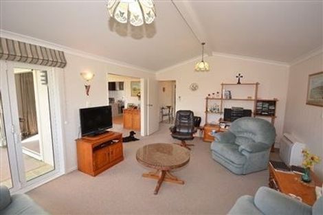 Photo of property in 16 Hastings Street, Waikanae Beach, Waikanae, 5036