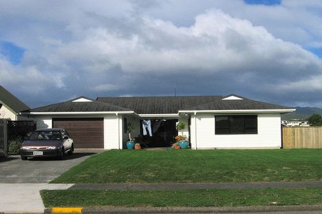 Photo of property in 5 Hastings Street, Waikanae Beach, Waikanae, 5036