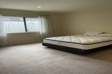 Photo of property in 2/212 Te Atatu Road, Te Atatu South, Auckland, 0610