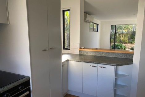 Photo of property in 32 Oakford Close, Riccarton, Christchurch, 8011