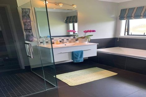 Photo of property in 41 Harbour Crest Drive, Waiuku, 2123