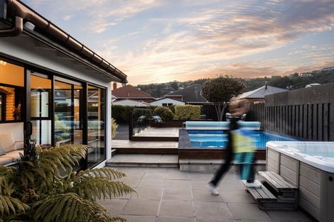 Photo of property in 215 Bay View Road, Saint Clair, Dunedin, 9012