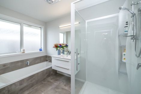 Photo of property in 28 Feist Street, Carterton, 5713