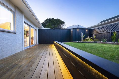 Photo of property in 2/19 Burnham Street, Seatoun, Wellington, 6022