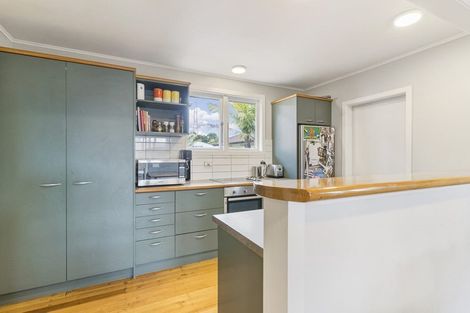 Photo of property in 16 Vera Road, Te Atatu South, Auckland, 0610