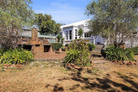 Photo of property in 5 Tawhiti Road, Hawera, 4610