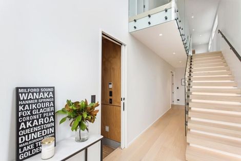 Photo of property in 14 Queens Avenue, Merivale, Christchurch, 8014