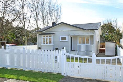 Photo of property in 1/2 Tennyson Street, Northcote Point, Auckland, 0627