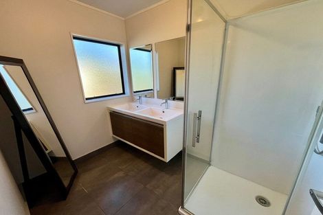 Photo of property in 1 John Webster Place, Glen Eden, Auckland, 0602