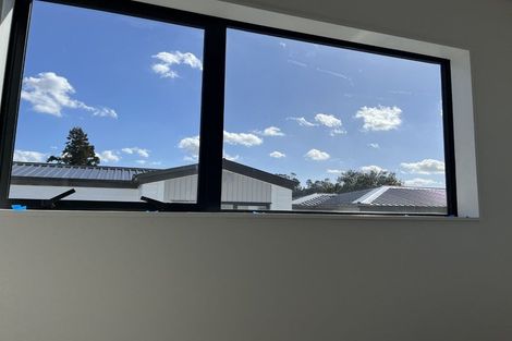 Photo of property in 10/535 Swanson Road, Ranui, Auckland, 0612