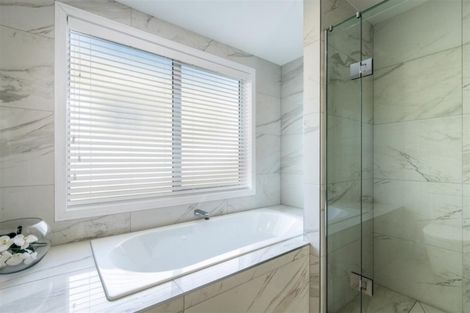 Photo of property in 4a Rothesay Bay Road, Rothesay Bay, Auckland, 0630