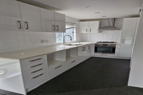 Photo of property in 2/7 Alston Avenue, Kelston, Auckland, 0602