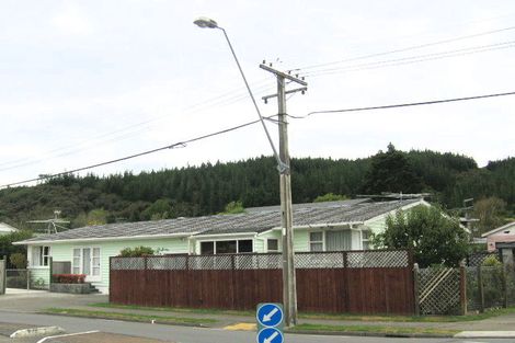 Photo of property in 1/2 Norana Road, Maoribank, Upper Hutt, 5018